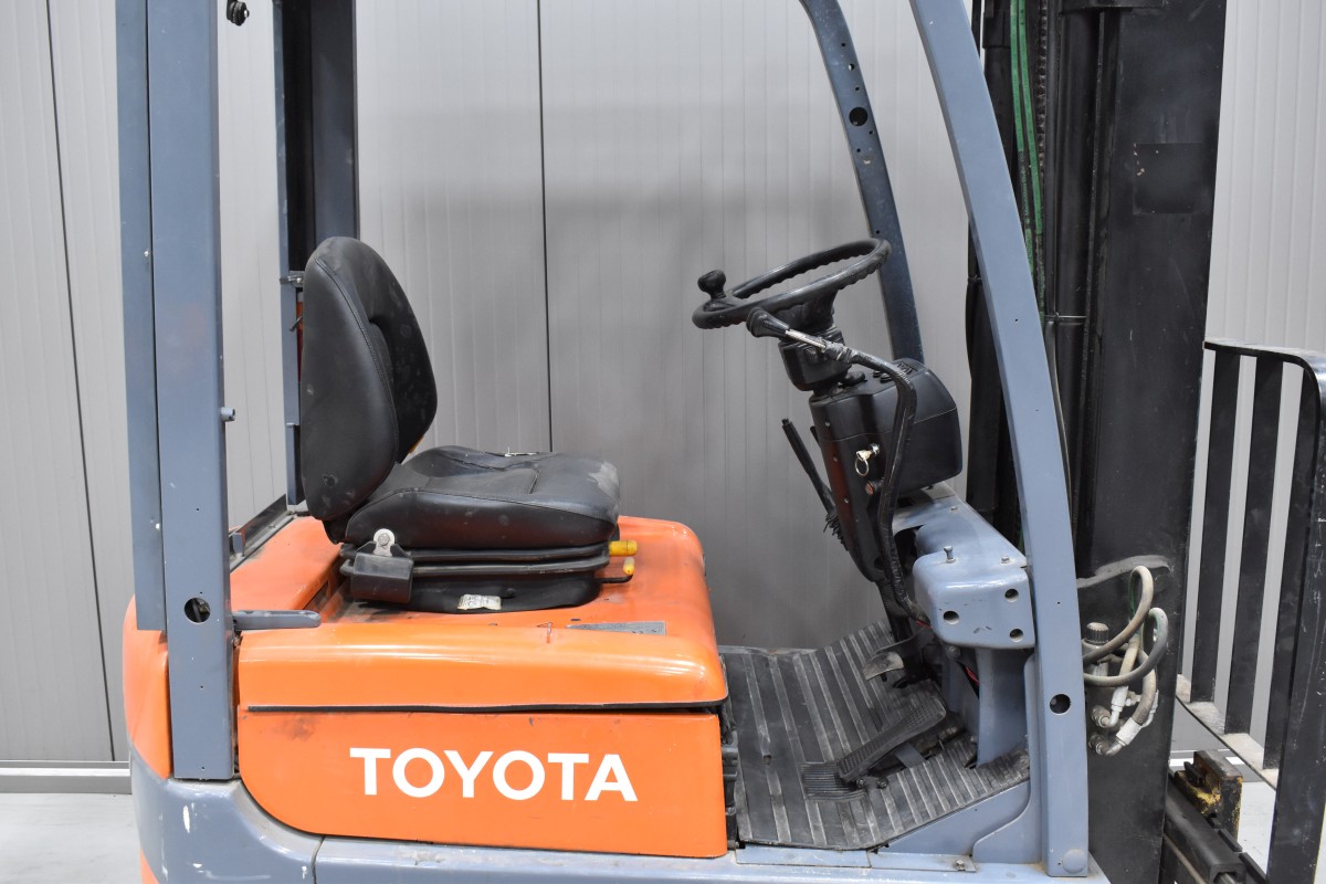 TOYOTA FBESF 12 Dreiradstapler gebrauchter Gabelstapler